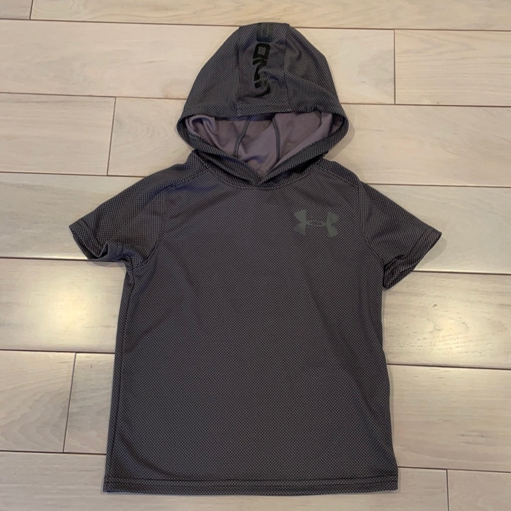 NWT Under Armor boy’s hooded T-shirt